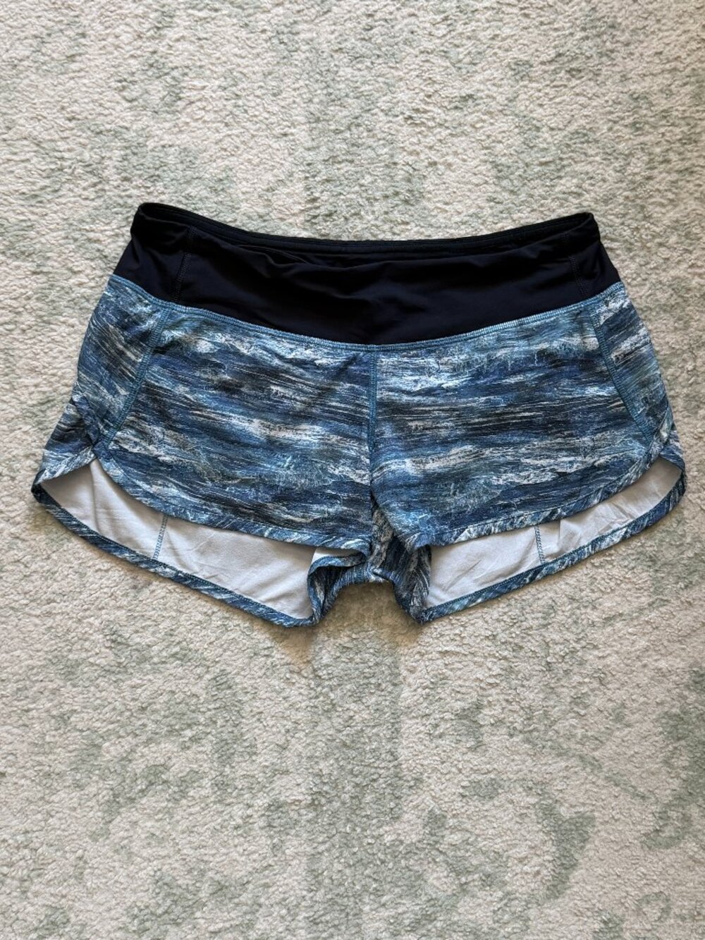 Lululemon Sz 6 Reg Hotty Hot Lined Running Shorts Athletic 3” Inseam Blk/Blue